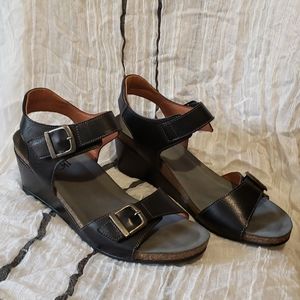 New Women's Taos Carousel 2 (size 10)